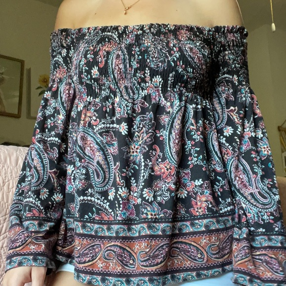 Off the shoulder xHilaration patterned long sleeve - Picture 3 of 3